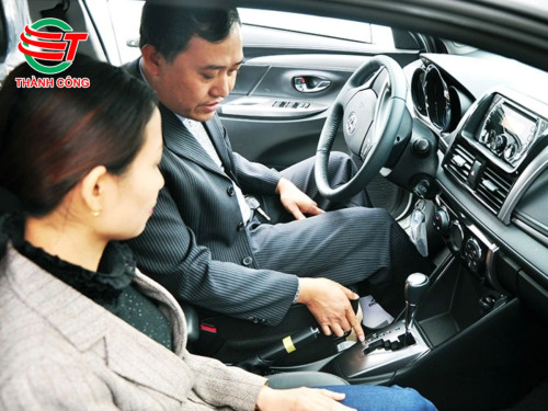 Quy định chiều cao thi bằng lái xe B1 - B tự động chi tiết 2025