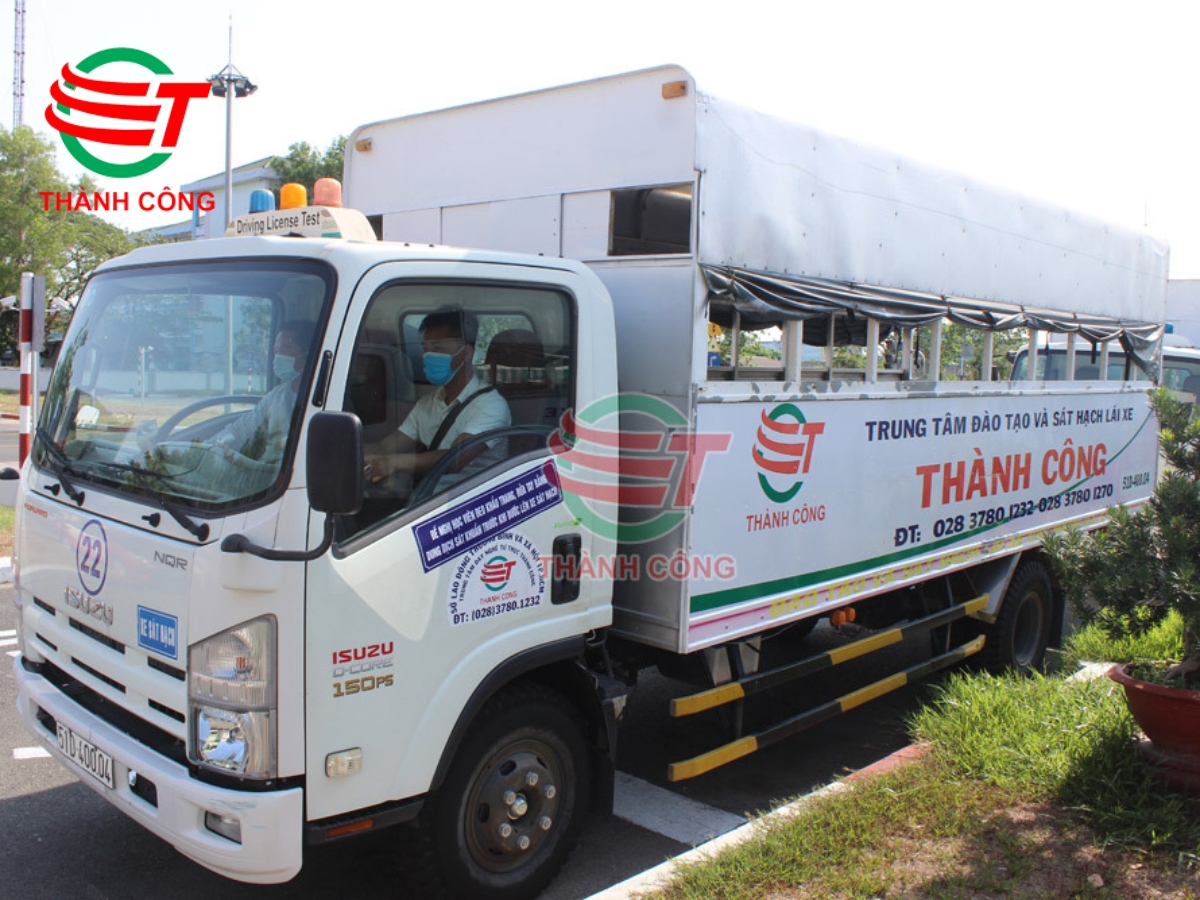 Trường dạy lái xe Thành Công đào tạo đa dạng các bằng lái B số sàn, B số tự động và hạng C