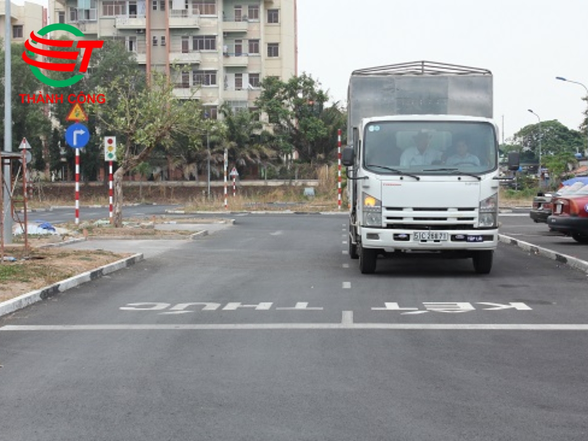 Bằng lái C1 là gì?